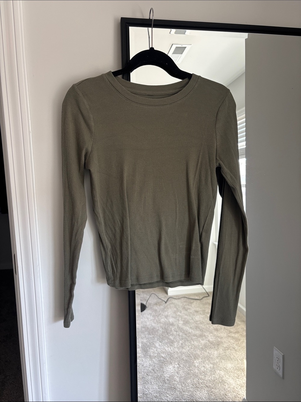 Hollister Olive Green Long Sleeve Crewneck Top - Women